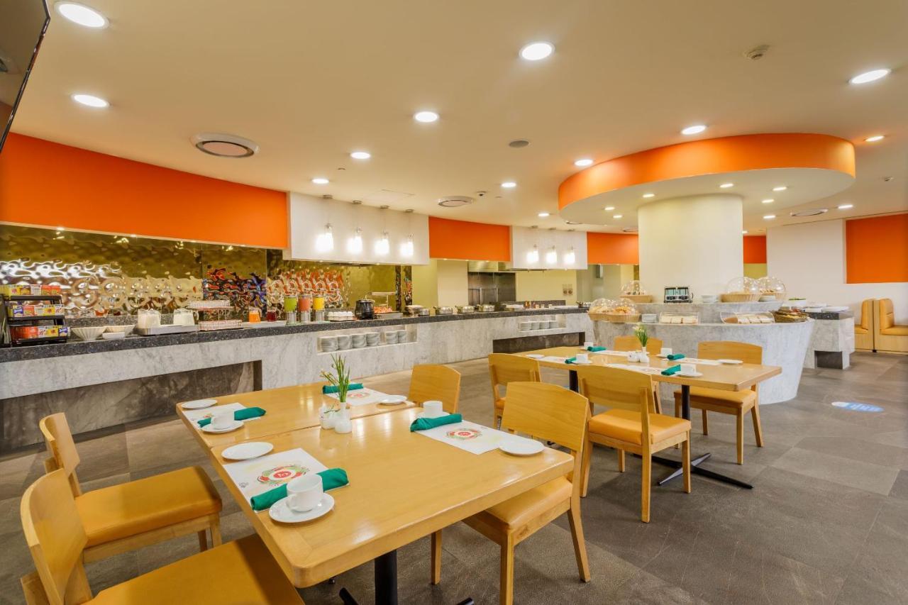 Camino Real Aeropuerto Hotel Kota Meksiko Bagian luar foto The hotel's restaurant