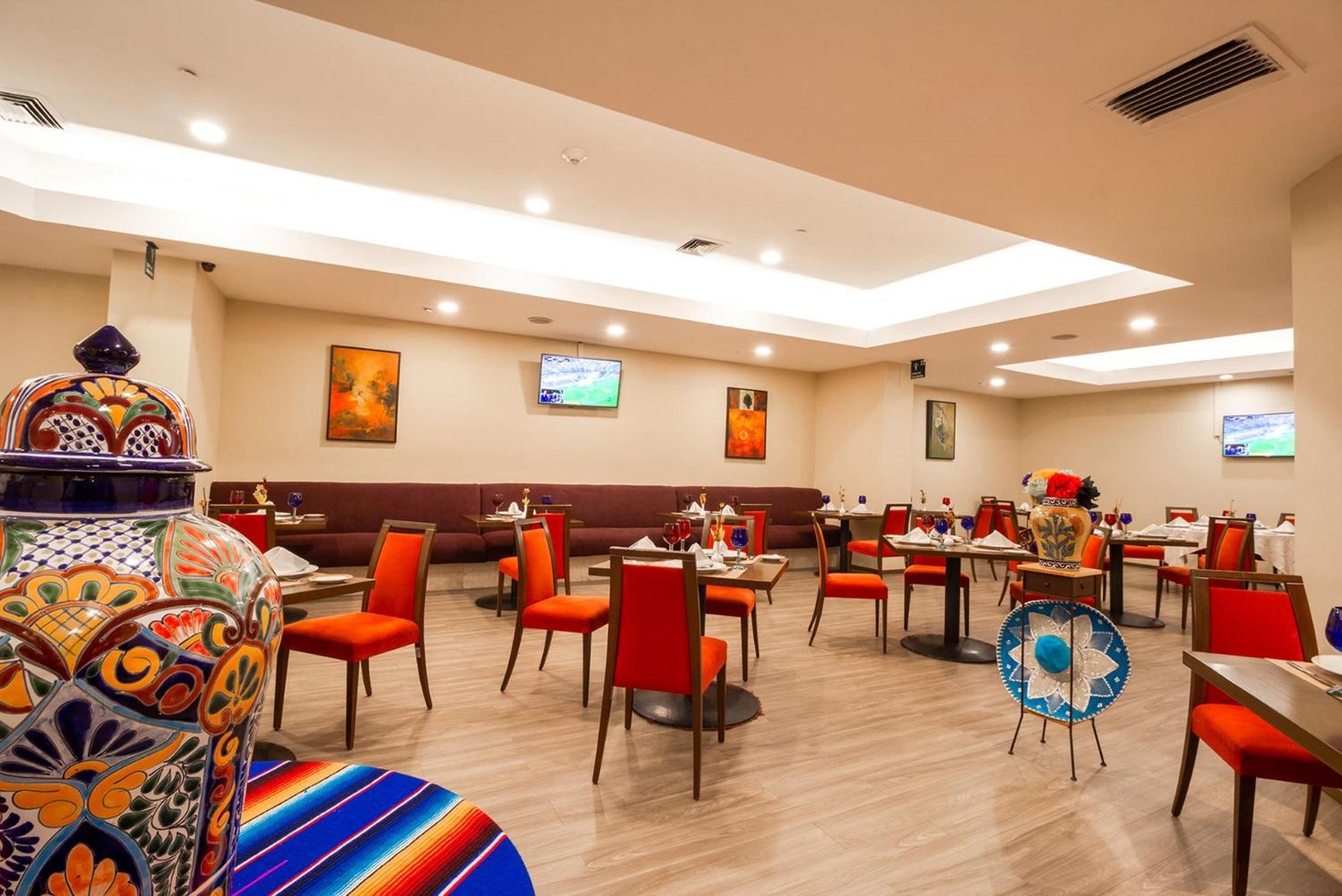 Camino Real Aeropuerto Hotel Kota Meksiko Bagian luar foto El Sabado Restaurant
